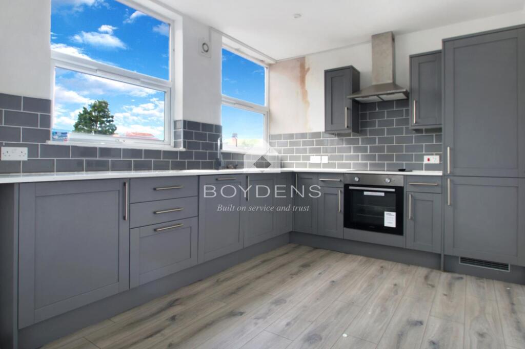 4 bed 1st Floor Flat for rent in Frinton-on-Sea. From Boydens - Frinton-on-Sea 4 bed 1st Floor Flat for rent in Frinton-on-Sea. From Boydens - Frinton-on-Sea