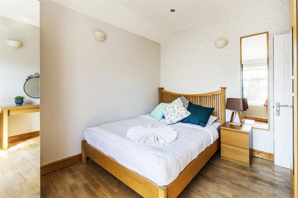 5 bed 1st Floor Flat for rent in London. From Hunters - Camden