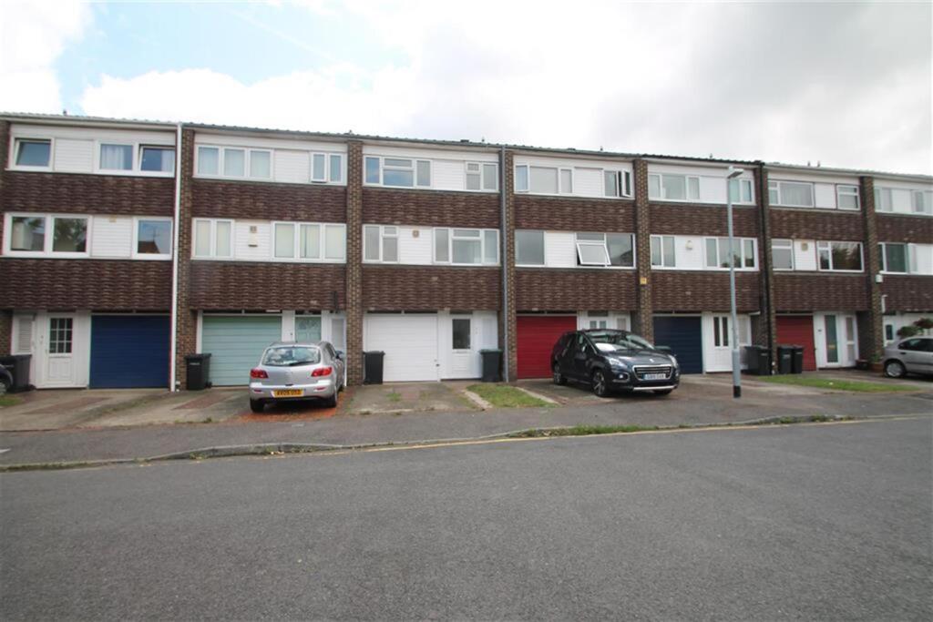 4 bed Mid Terraced House for rent in Northfleet. From Hunters - Gravesend