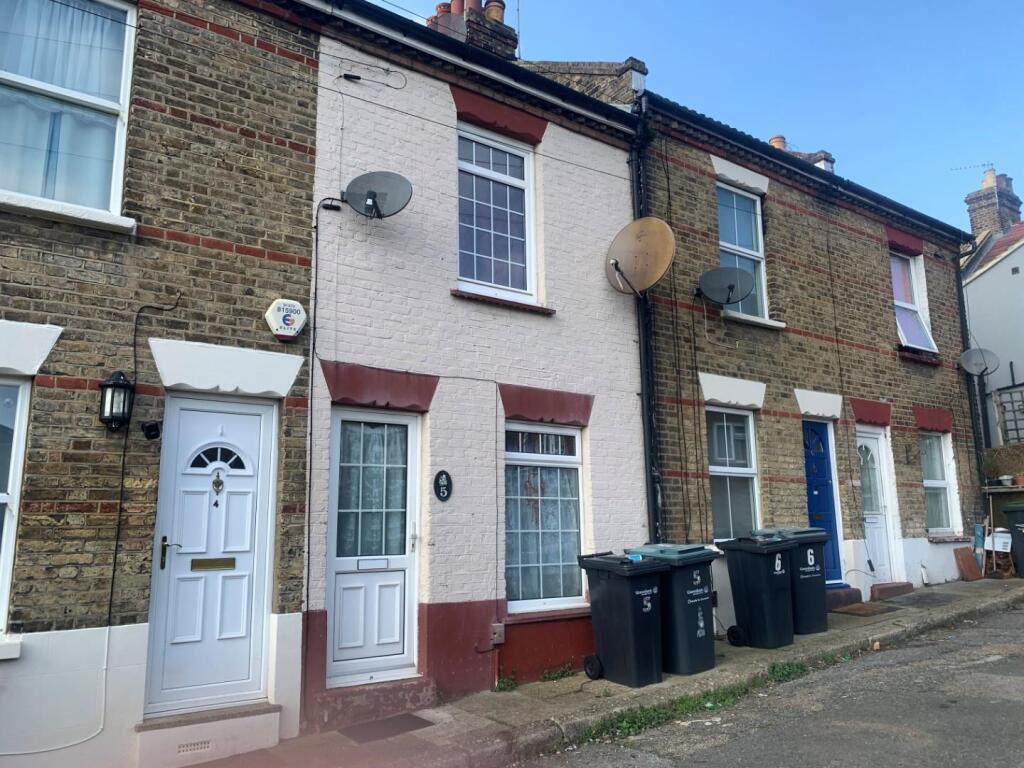 2 bed Mid Terraced House for rent in Northfleet. From Hunters - Gravesend