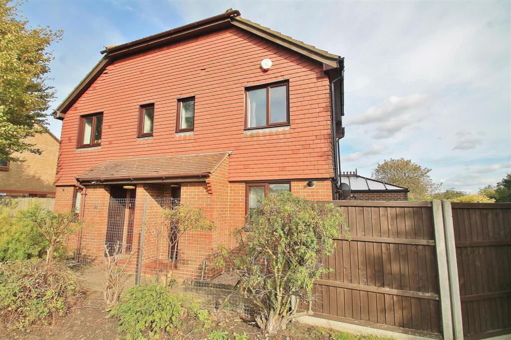 2 bed End of Terrace for rent in Swanscombe. From Hunters - Gravesend 2 bed End of Terrace for rent in Swanscombe. From Hunters - Gravesend