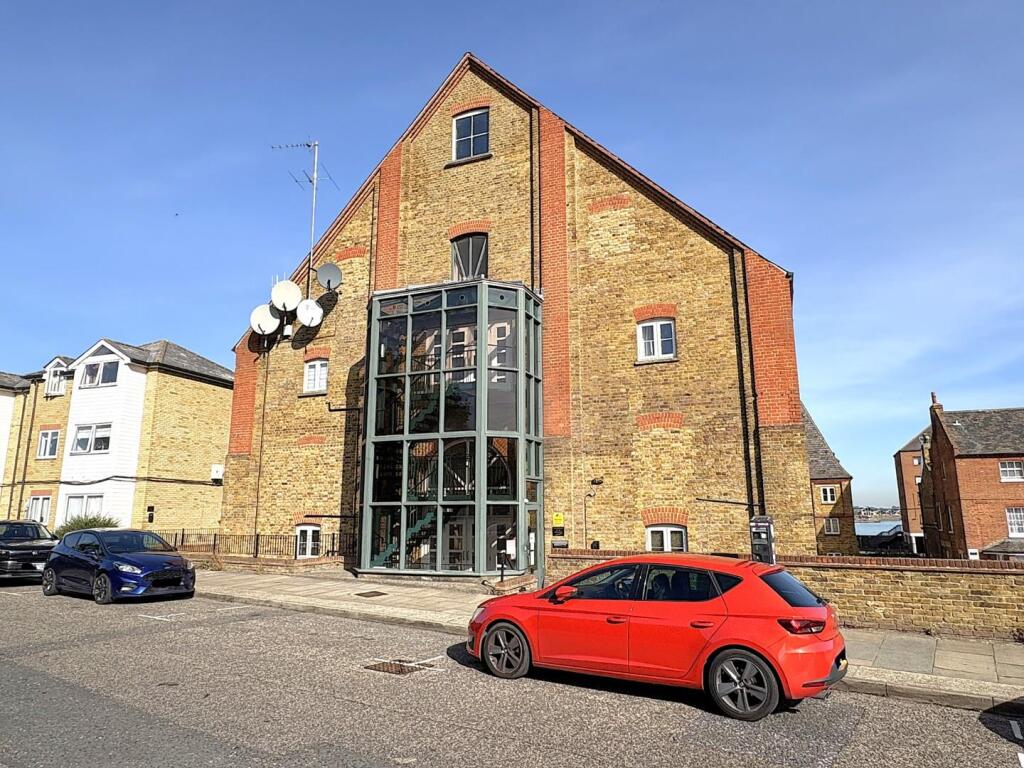 1 bed 1st Floor Flat for rent in Gravesend. From Hunters - Gravesend