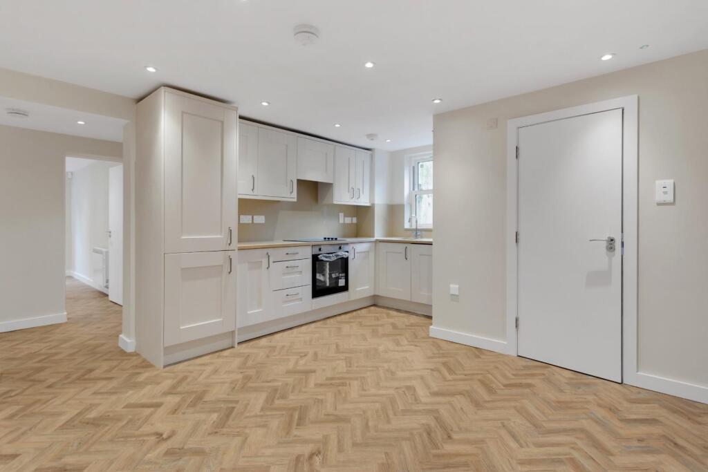 2 bed 1st Floor Flat for rent in London. From Hunters - Stoke Newington