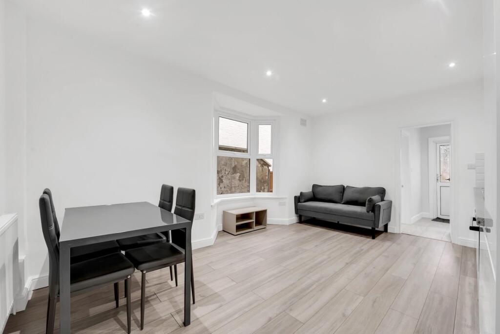 2 bed 1st Floor Flat for rent in London. From Hunters - Stoke Newington