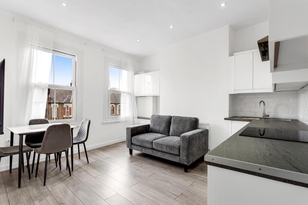 2 bed 1st Floor Flat for rent in London. From Hunters - Stoke Newington