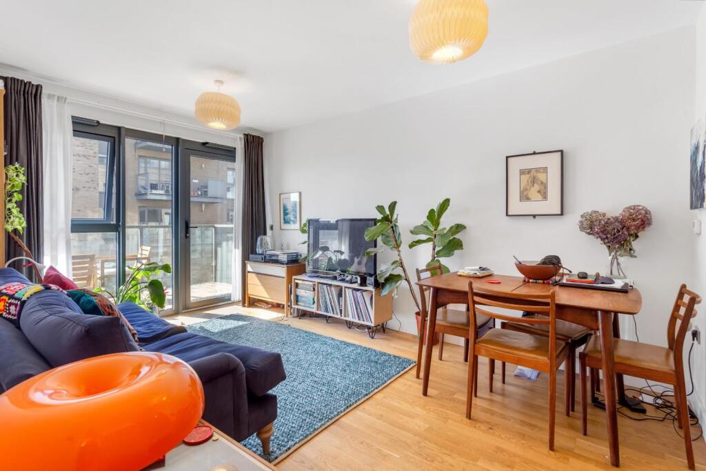 2 bed Apartment for rent in London. From Hunters - Stoke Newington