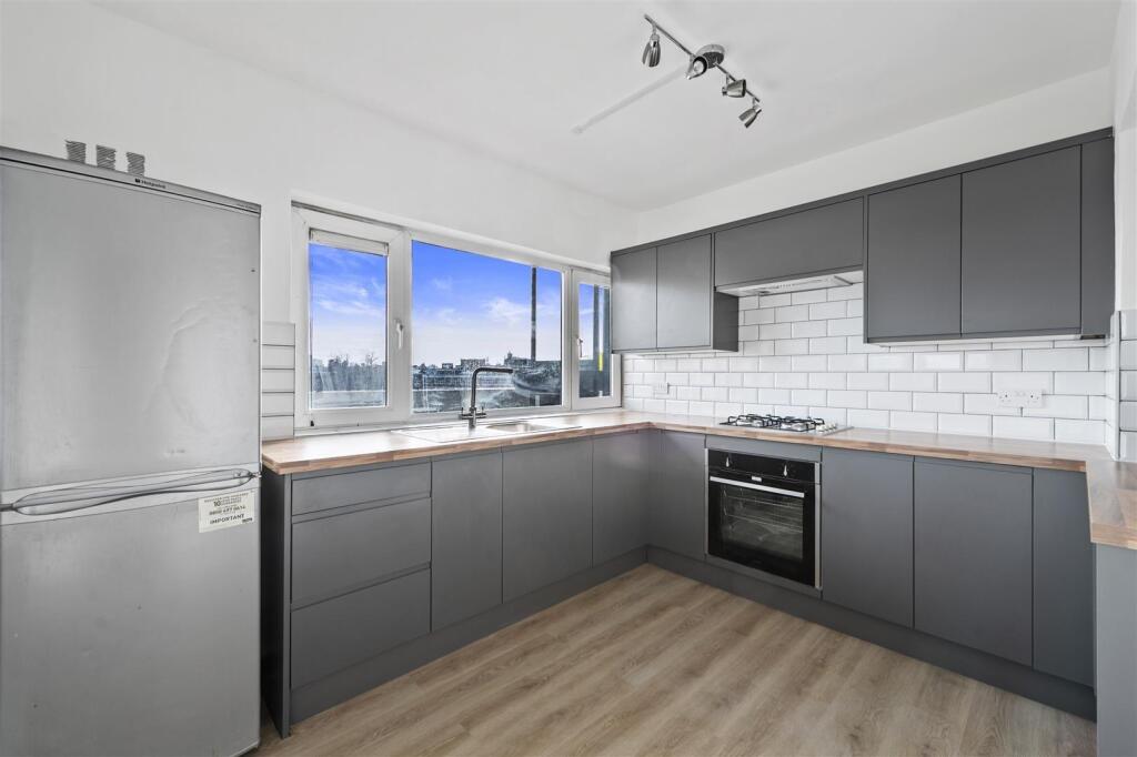 3 bed 1st Floor Flat for rent in London. From Hunters - Stoke Newington