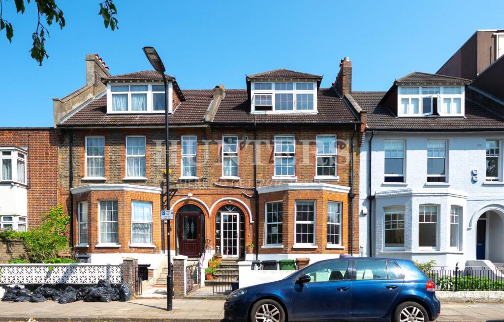 5 bed Detached for rent in Stoke Newington. From Hunters - Stoke Newington