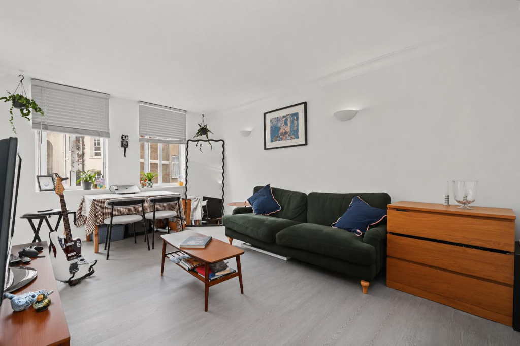1 bed 1st Floor Flat for rent in Stoke Newington. From Hunters - Stoke Newington