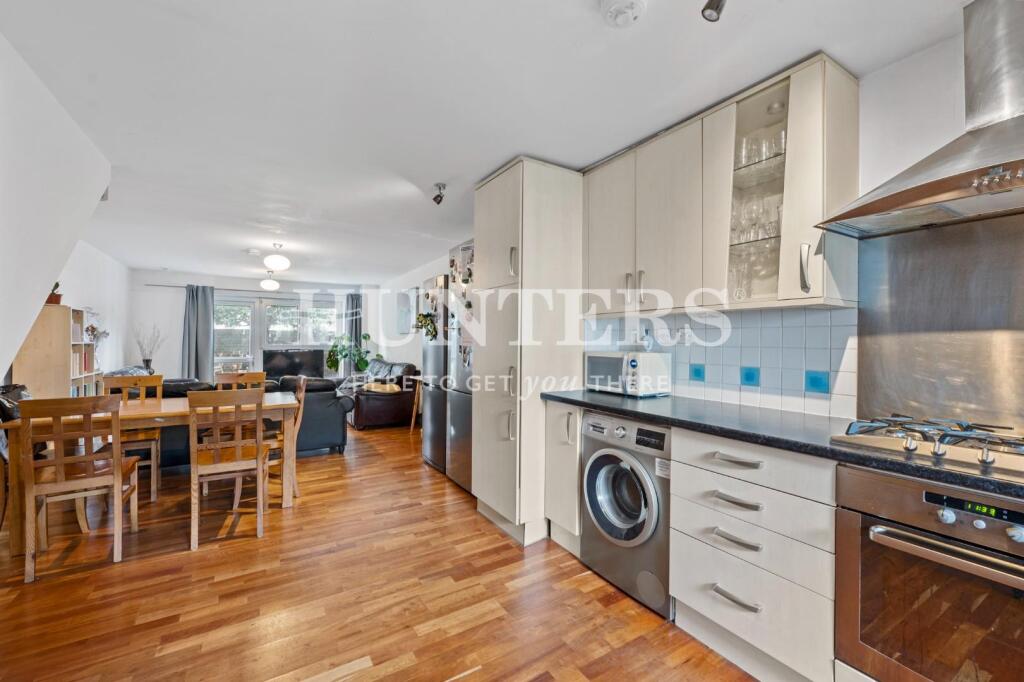4 bed Detached for rent in London. From Hunters - Stoke Newington 4 bed Detached for rent in London. From Hunters - Stoke Newington