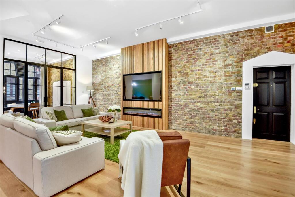 3 bed Apartment for rent in London. From Hunters - Stoke Newington