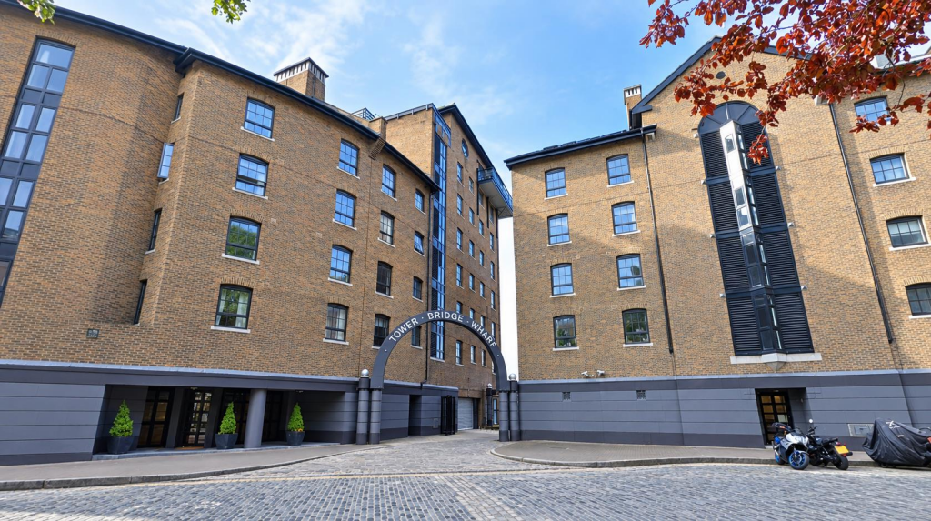 3 bed 1st Floor Flat for rent in London. From Hunters - Stoke Newington