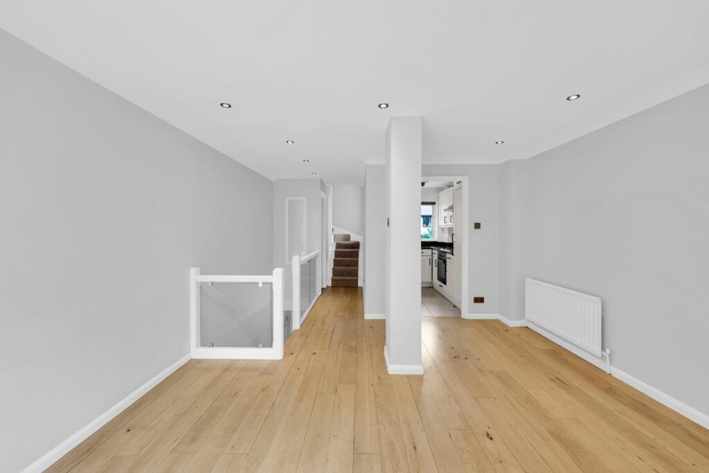 3 bed Mews for rent in London. From Hunters - Stoke Newington