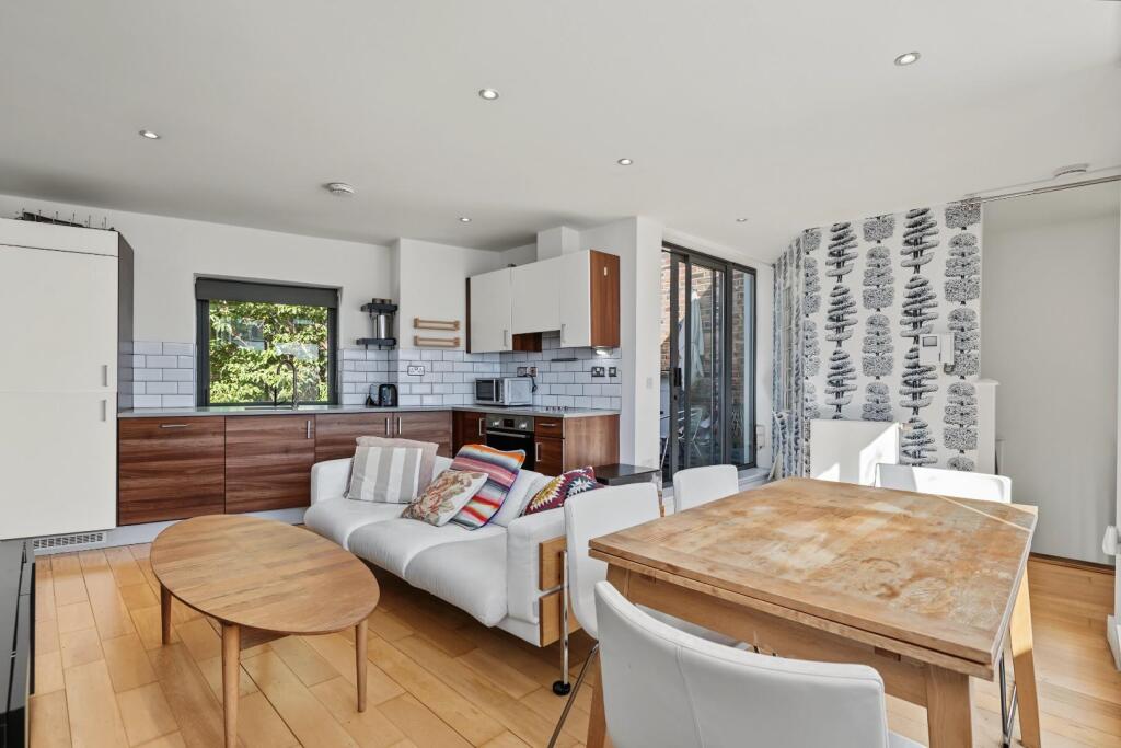 2 bed Annexe for rent in London. From Hunters - Stoke Newington 2 bed Annexe for rent in London. From Hunters - Stoke Newington