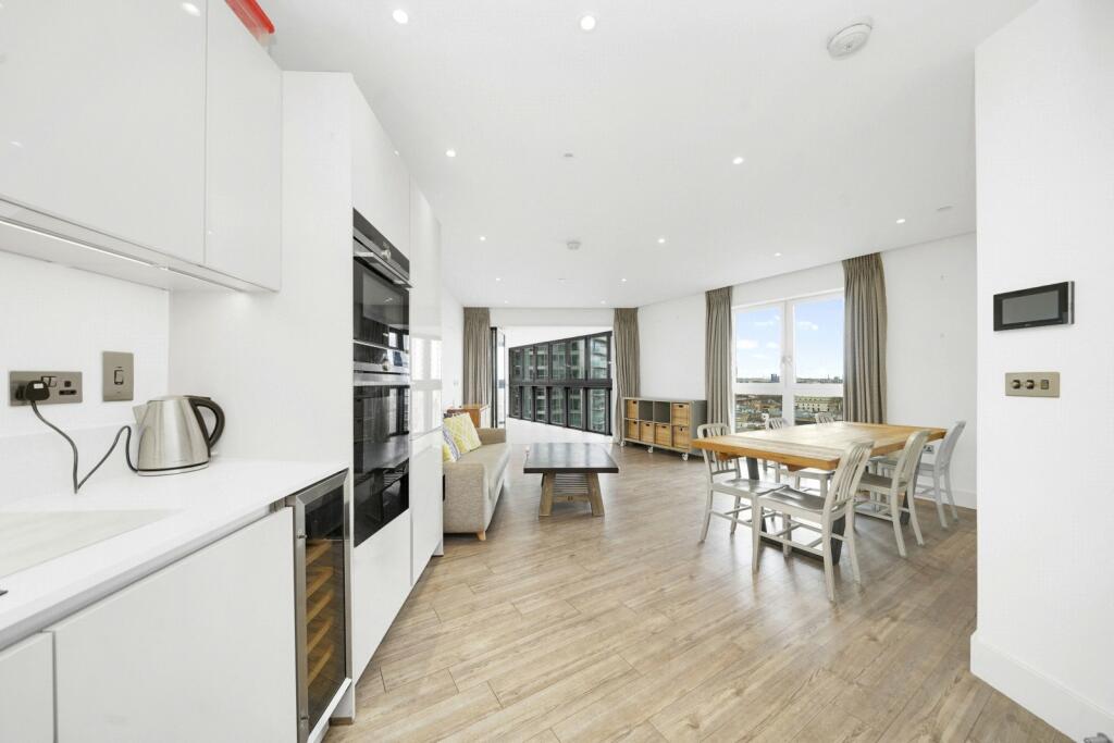 3 bed Apartment for rent in Stepney. From Hurford Salvi Carr