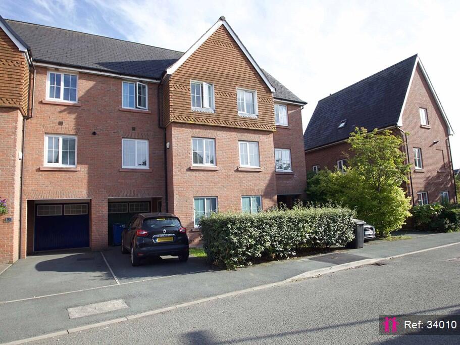 4 bed Town House for rent in Heatley. From I AM THE AGENT
