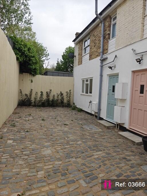 3 bed Mews for rent in Hackney. From I AM THE AGENT