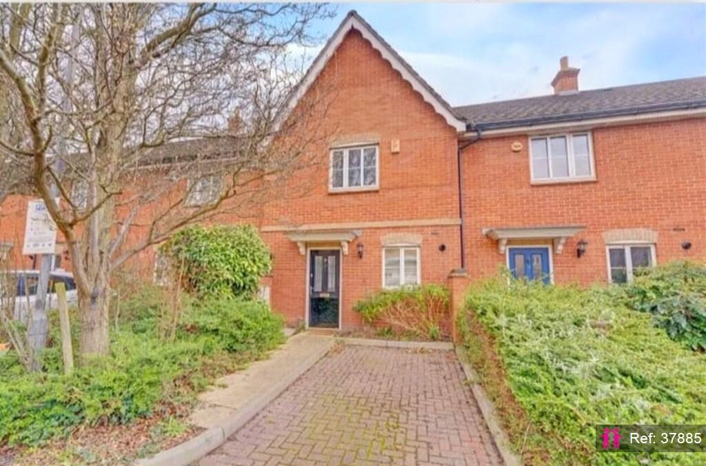 3 bed Mid Terraced House for rent in London. From I AM THE AGENT