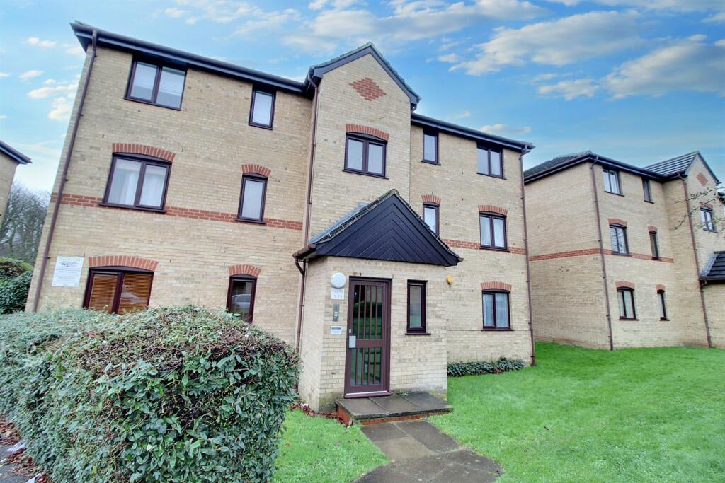 2 bed Flat for rent in Edmonton. From Ian Gibbs Estate and Letting Agents