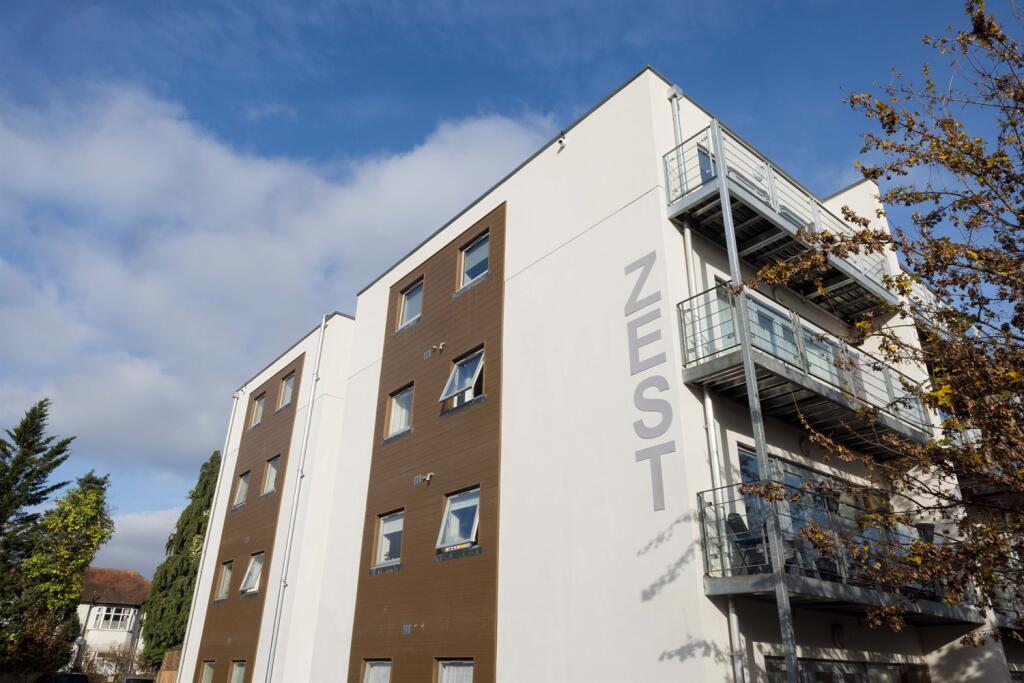 2 bed 1st Floor Flat for rent in Edmonton. From Ian Gibbs - Enfield