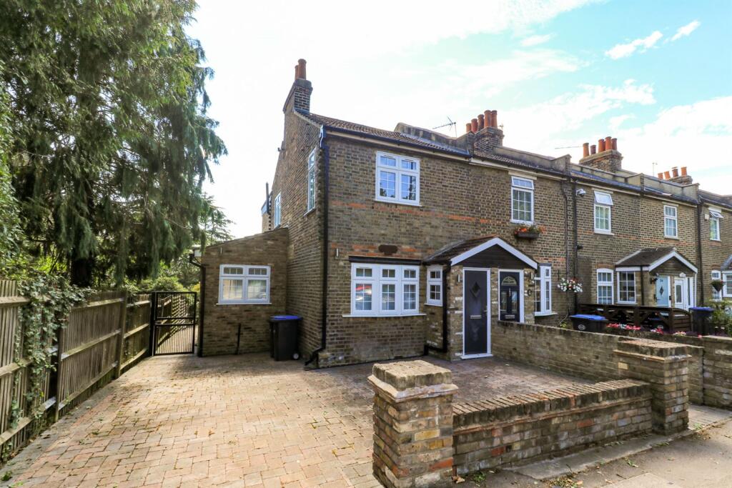 2 bed Mid Terraced House for rent in Botany Bay. From Ian Gibbs - Enfield