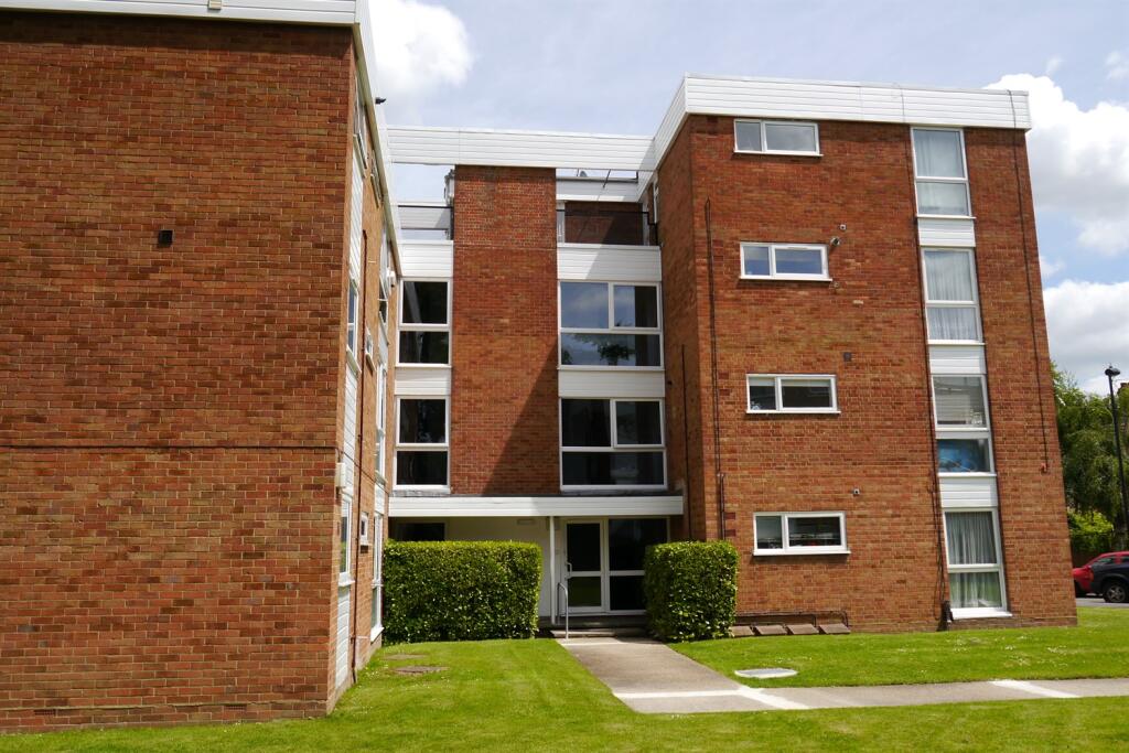 2 bed 1st Floor Flat for rent in Crews Hill. From Ian Gibbs - Enfield 2 bed 1st Floor Flat for rent in Crews Hill. From Ian Gibbs - Enfield