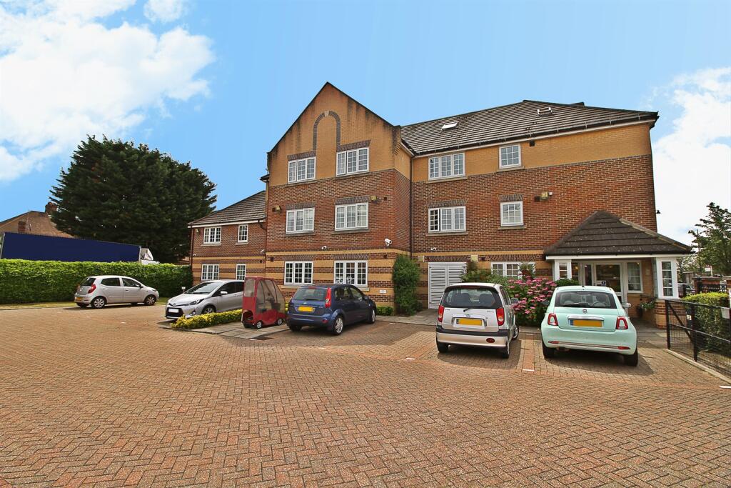 2 bed 1st Floor Flat for rent in Hadley Wood. From Ian Gibbs - Enfield 2 bed 1st Floor Flat for rent in Hadley Wood. From Ian Gibbs - Enfield