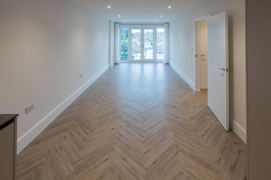 2 bed 1st Floor Flat for rent in Edmonton. From Ian Gibbs - Enfield