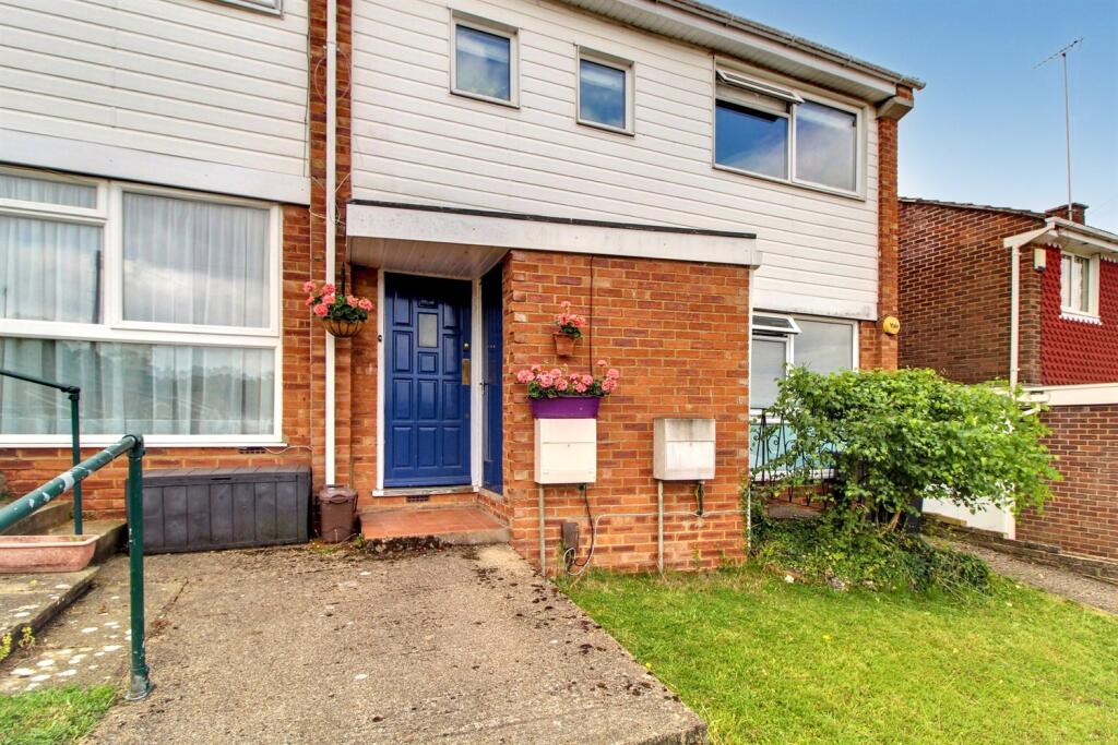 1 bed 1st Floor Flat for rent in Botany Bay. From Ian Gibbs - Enfield