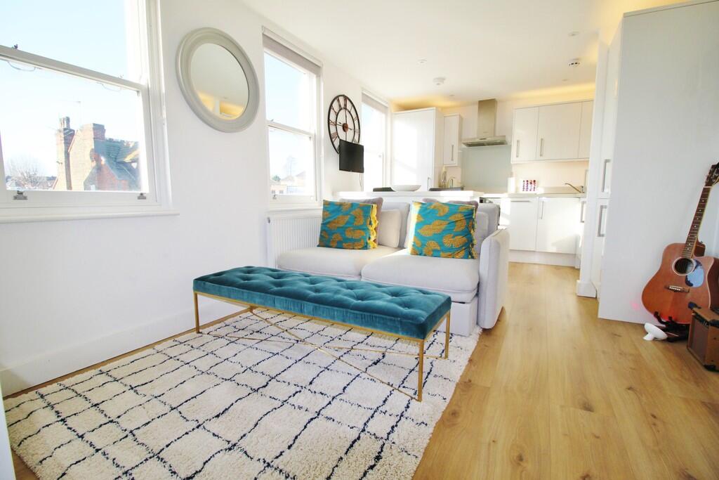1 bed 1st Floor Flat for rent in Wanstead. From iglu - London