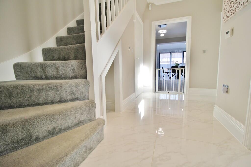 4 bed Mid Terraced House for rent in Chigwell. From iglu - London 4 bed Mid Terraced House for rent in Chigwell. From iglu - London