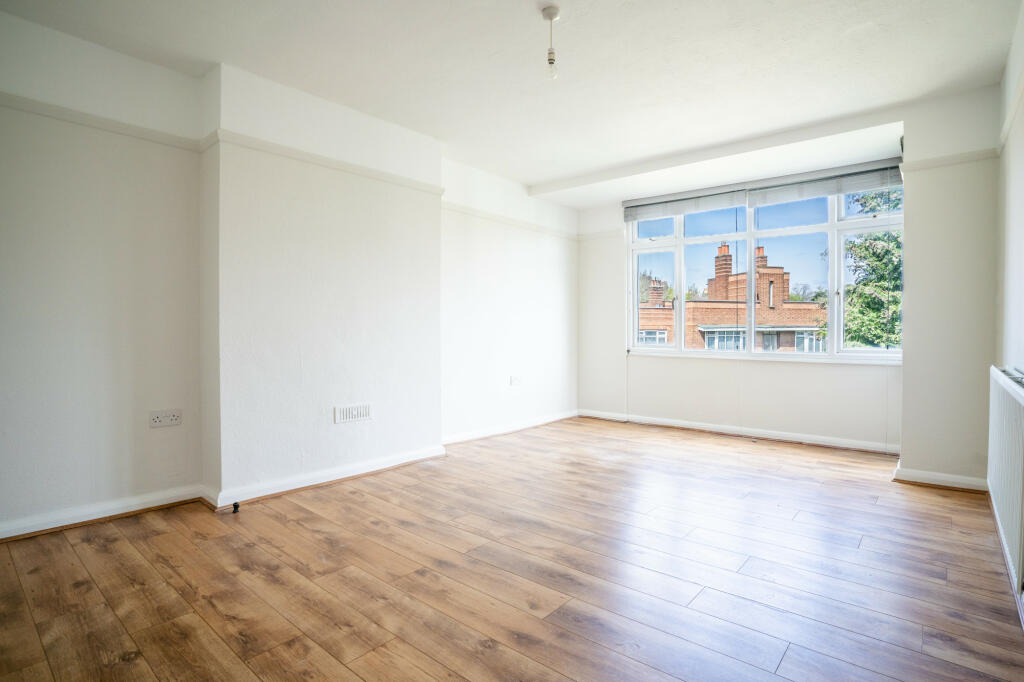 2 bed Flat for rent in London. From iMove