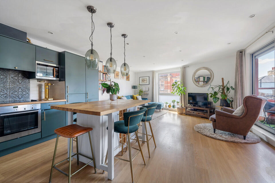 2 bed 1st Floor Flat for rent in London. From iMove Property - Crystal Palace - London