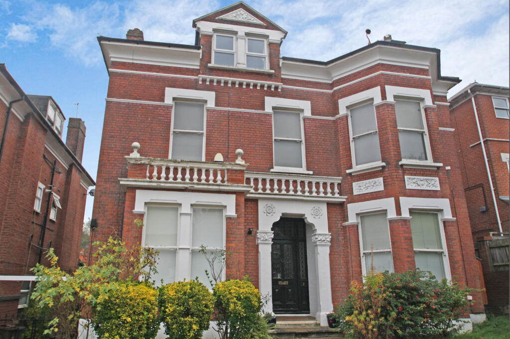 2 bed 1st Floor Flat for rent in London. From iMove Property - Crystal Palace - London