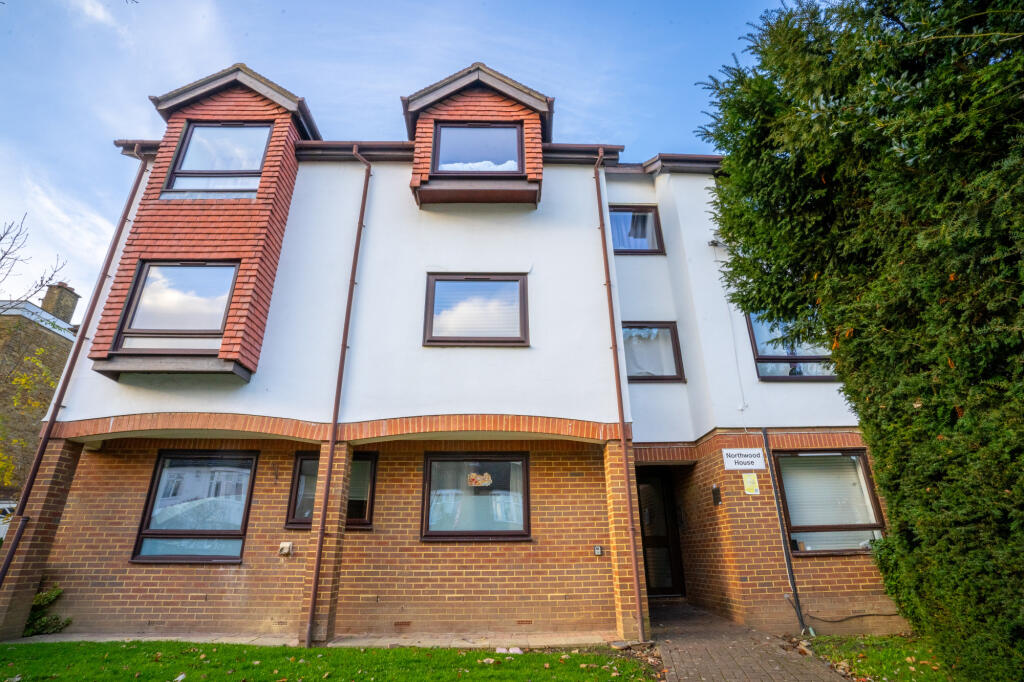 1 bed 1st Floor Flat for rent in Penge. From iMove Property - Crystal Palace - London
