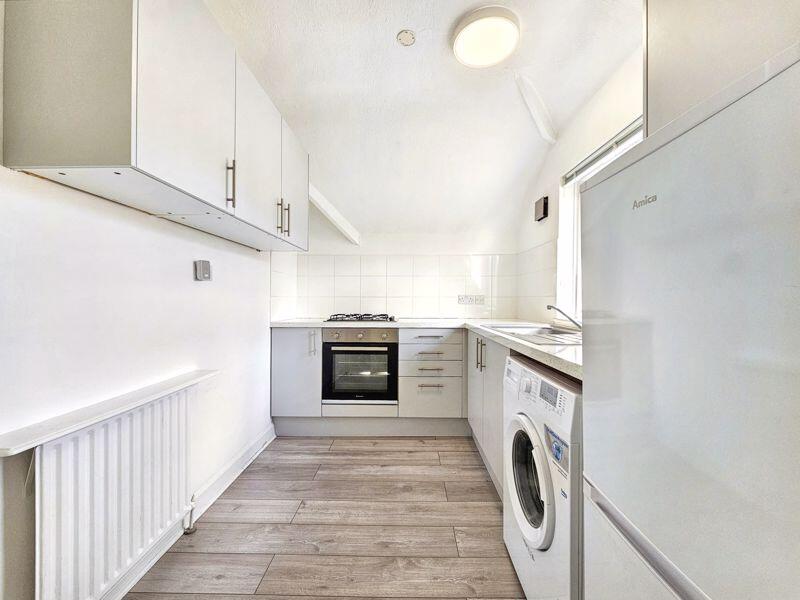 1 bed 1st Floor Flat for rent in New Malden. From Ivy Gate - London - Sales & Lettings