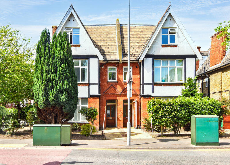 4 bed 1st Floor Flat for rent in Surbiton. From Ivy Gate - London - Sales & Lettings