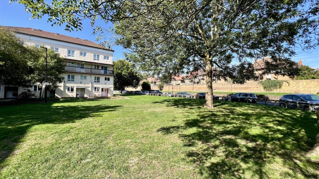 3 bed 1st Floor Flat for rent in Hounslow. From Ivy Gate - London - Sales & Lettings
