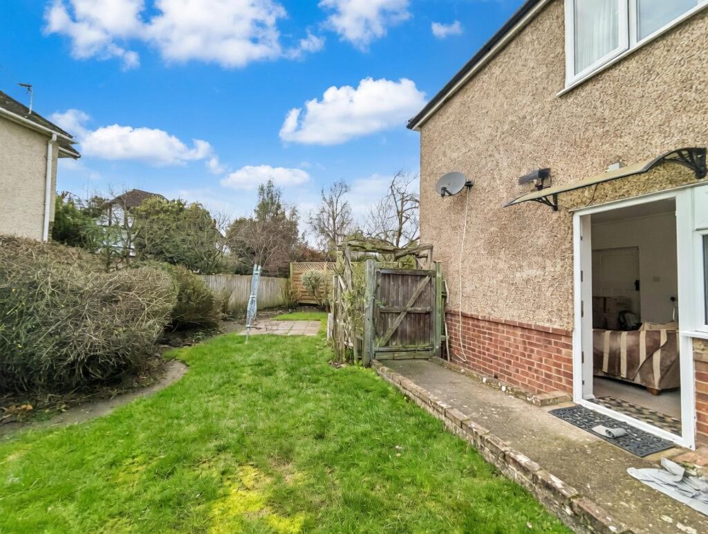 1 bed 1st Floor Flat for rent in East Molesey. From Ivy Gate - London - Sales & Lettings