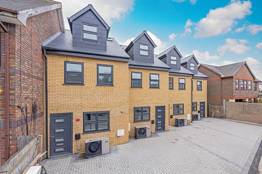3 bed Mid Terraced House for rent in Carshalton. From Ivy Gate - London - Sales & Lettings 3 bed Mid Terraced House for rent in Carshalton. From Ivy Gate - London - Sales & Lettings