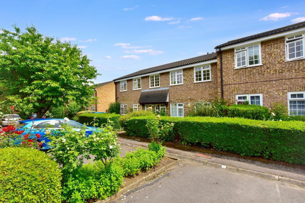 1 bed 1st Floor Flat for rent in Surbiton. From Ivy Gate - London - Sales & Lettings 1 bed 1st Floor Flat for rent in Surbiton. From Ivy Gate - London - Sales & Lettings