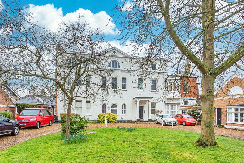 2 bed 1st Floor Flat for rent in Langley Vale. From Ivy Gate - London - Sales & Lettings