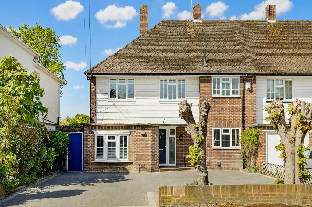 3 bed Semi Detached for rent in Esher. From Ivy Gate - London - Sales & Lettings