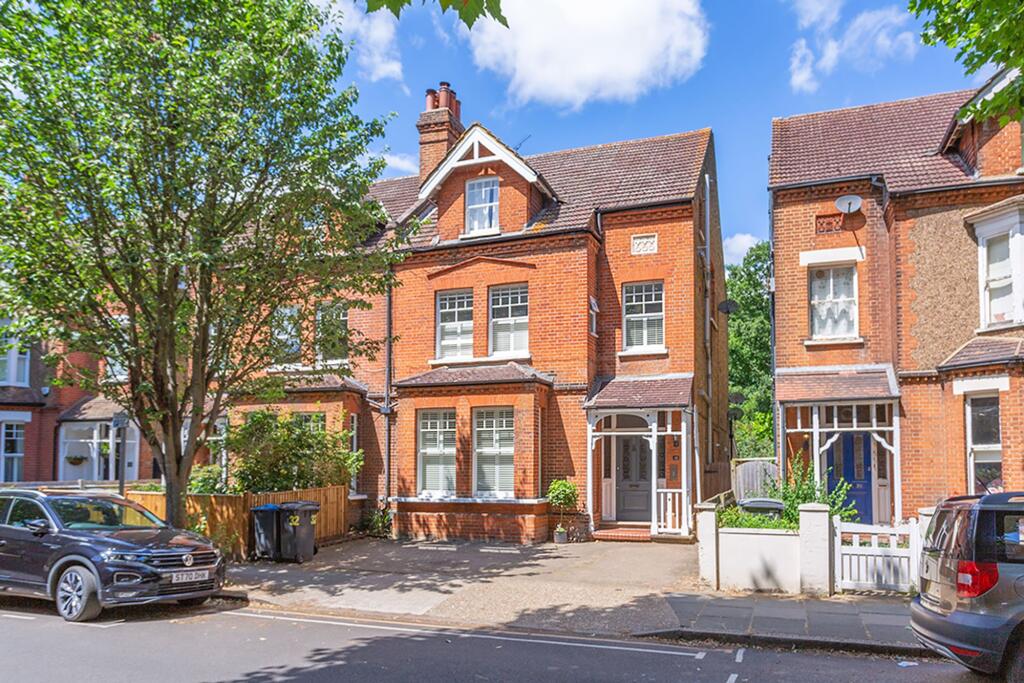 2 bed 1st Floor Flat for rent in Surbiton. From Ivy Gate - London - Sales & Lettings