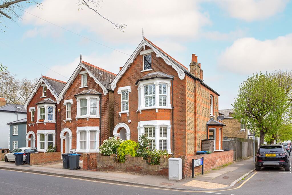4 bed Detached for rent in Kingston upon Thames. From Ivy Gate - London - Sales & Lettings