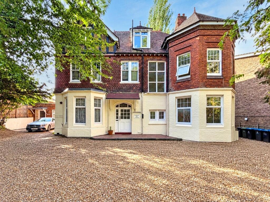 0 bed 1st Floor Flat for rent in Surbiton. From Ivy Gate - London - Sales & Lettings