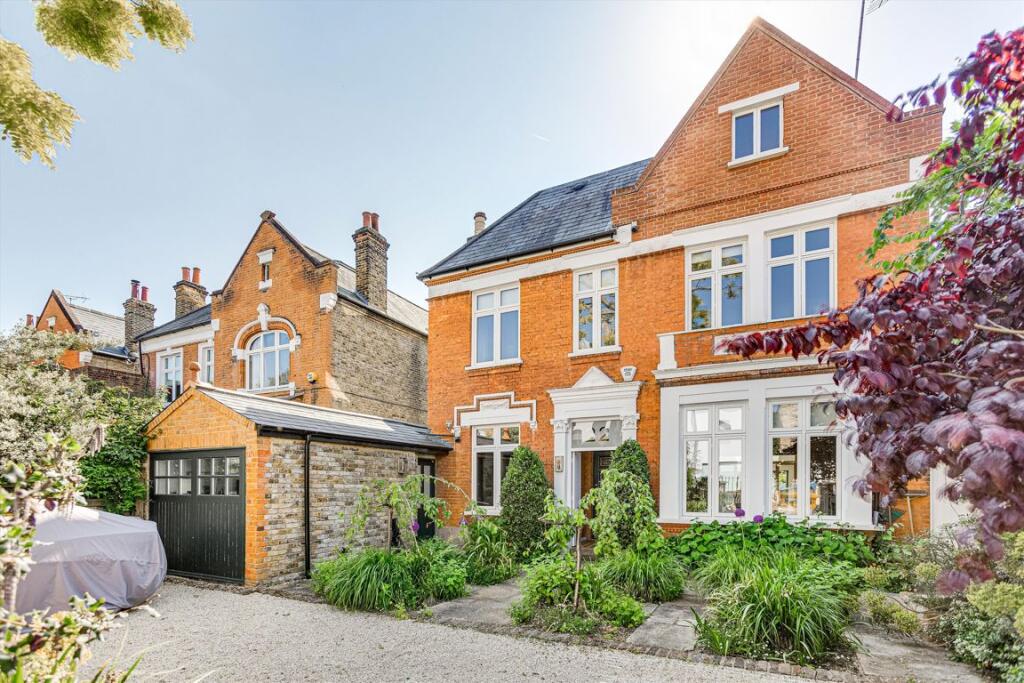 5 bed Detached for rent in Twickenham. From Jackson-Stops - Teddington 5 bed Detached for rent in Twickenham. From Jackson-Stops - Teddington