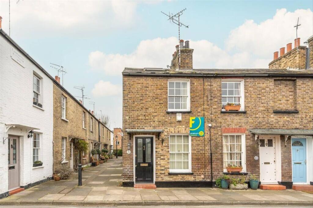 2 bed End of Terrace for rent in Richmond. From Jackson-Stops - Teddington