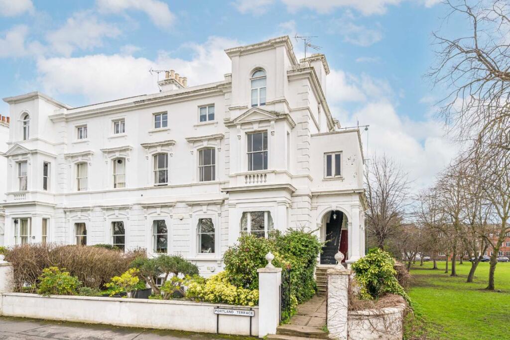 2 bed 1st Floor Flat for rent in Richmond upon Thames. From Jackson-Stops - Teddington