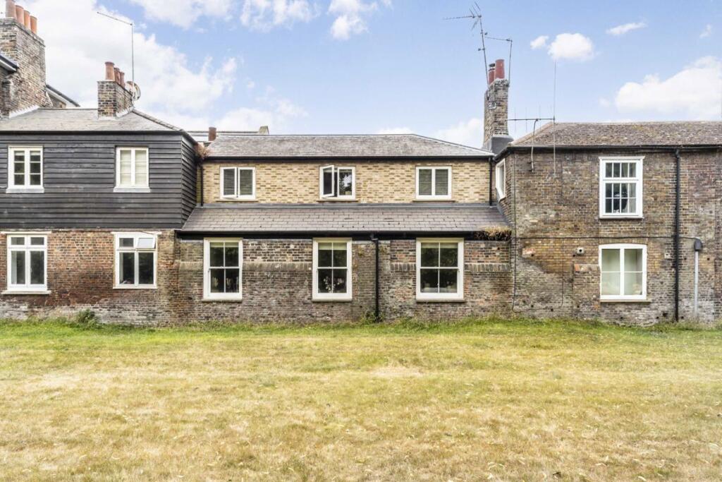 2 bed 1st Floor Flat for rent in East Molesey. From Jackson-Stops - Teddington